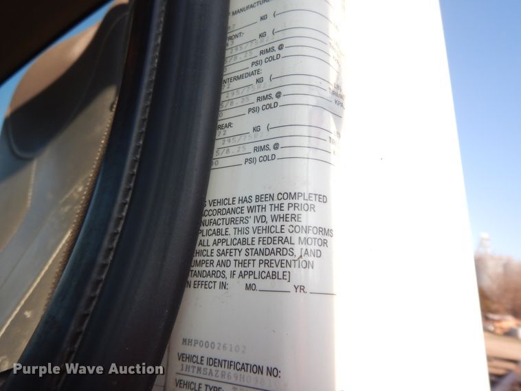 image for item GK9683 2009 International DuraStar 4400  truck cab and chassis