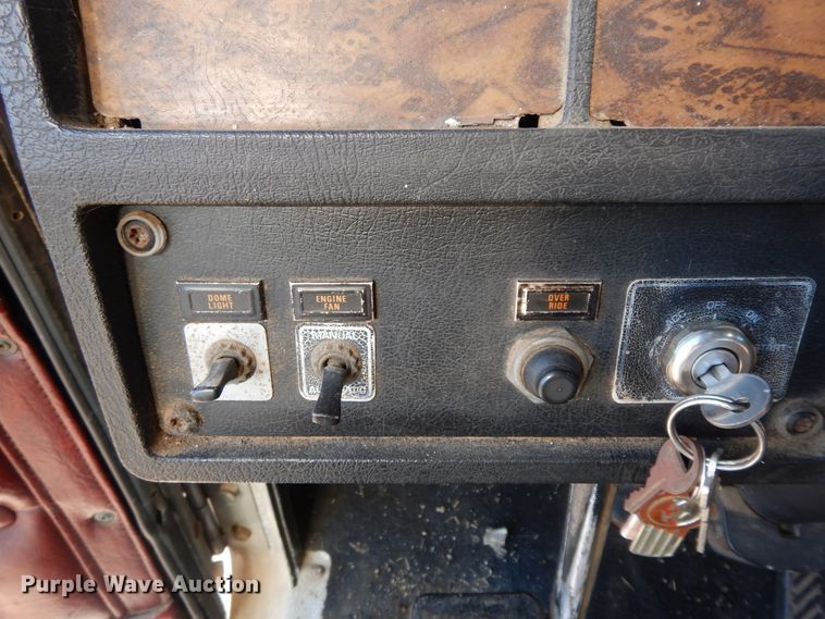 image for item GK9688 1993 Kenworth W900  semi truck