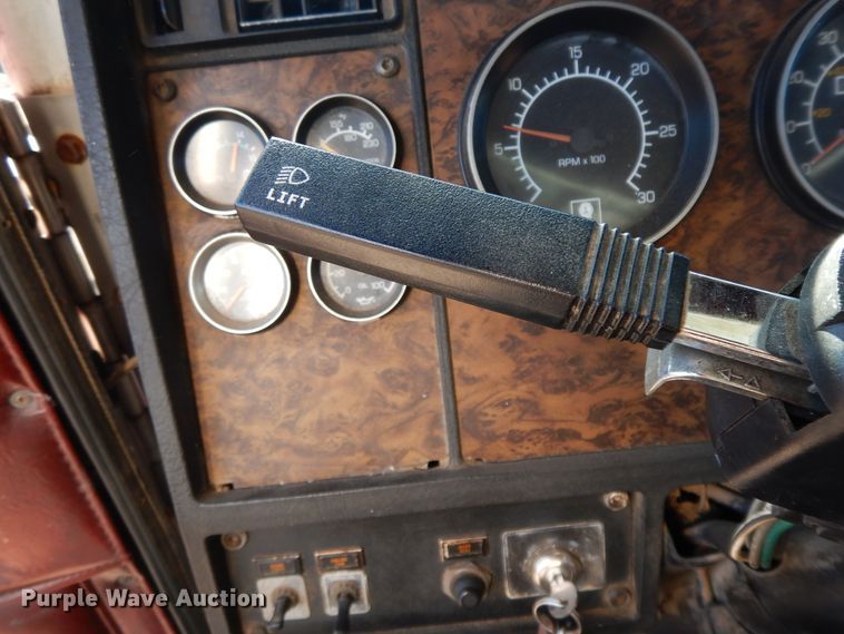 image for item GK9688 1993 Kenworth W900  semi truck