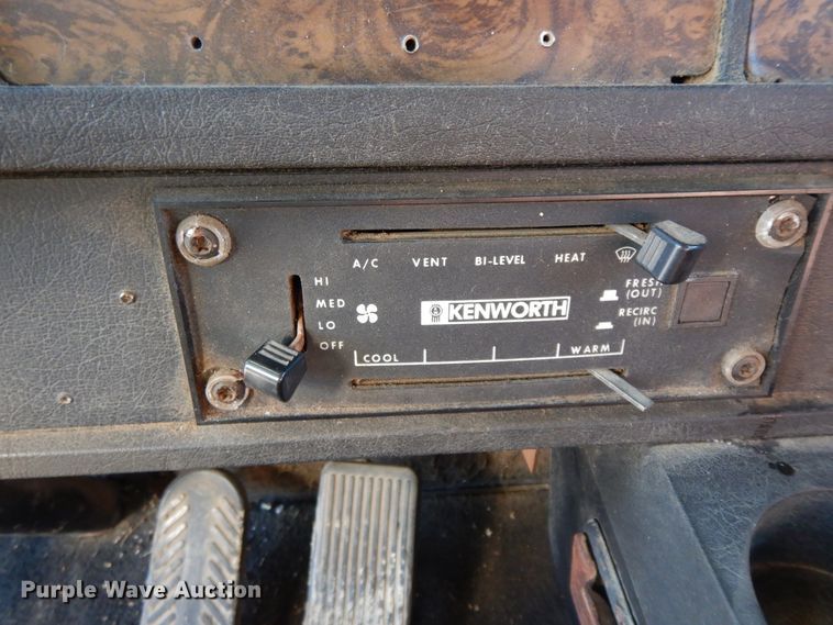 image for item GK9688 1993 Kenworth W900  semi truck