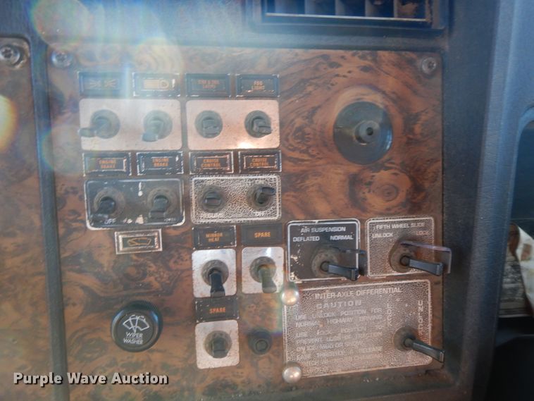 image for item GK9688 1993 Kenworth W900  semi truck