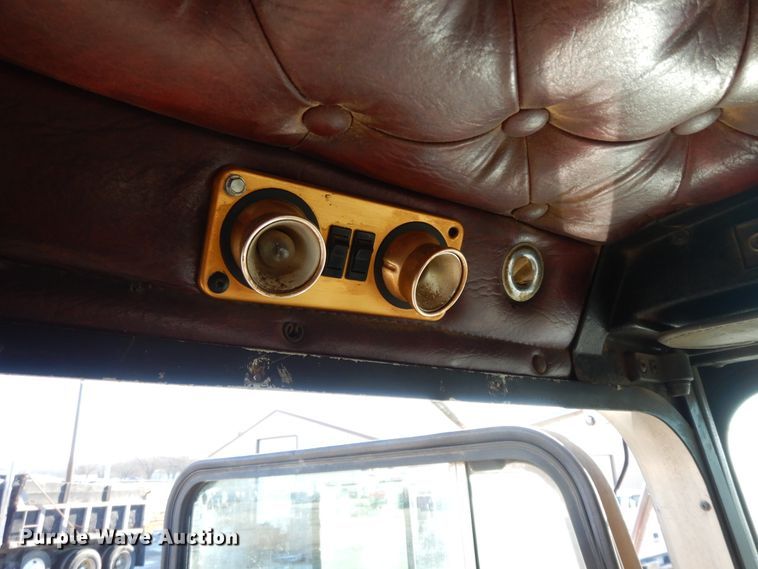 image for item GK9688 1993 Kenworth W900  semi truck