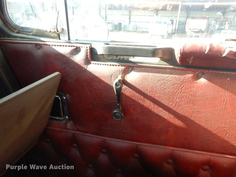 image for item GK9688 1993 Kenworth W900  semi truck