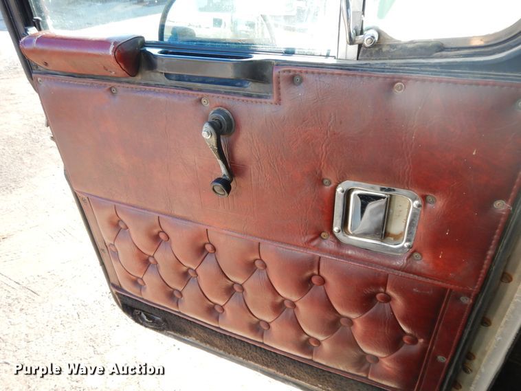 image for item GK9688 1993 Kenworth W900  semi truck