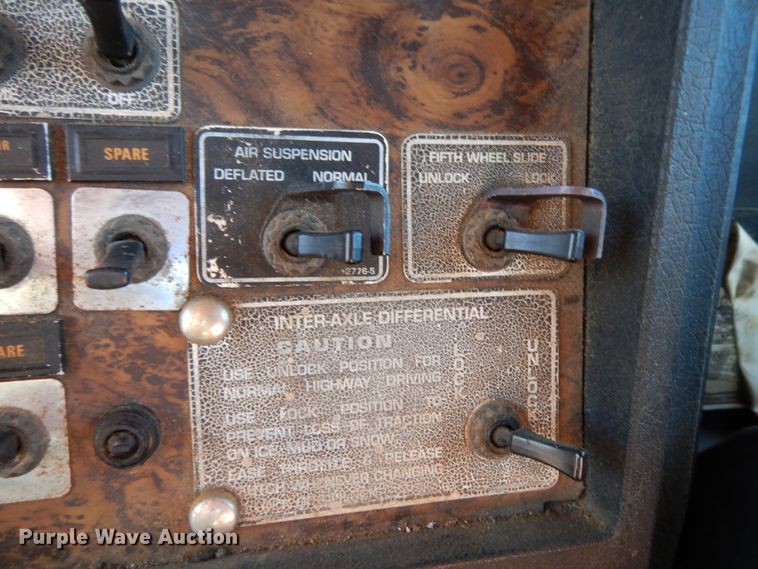 image for item GK9688 1993 Kenworth W900  semi truck