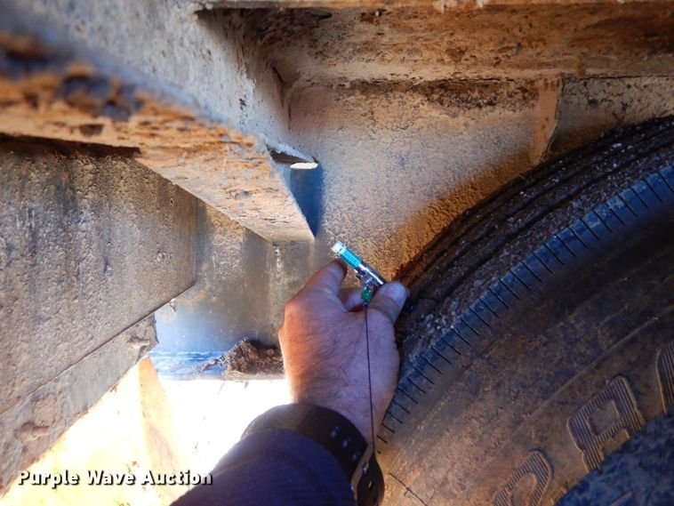 image for item GK9689 2003 SHBO STDK drop deck equipment trailer