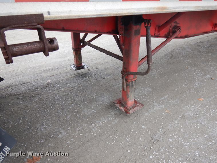 image for item HD9105 1995 Wilson CF-900 flatbed trailer