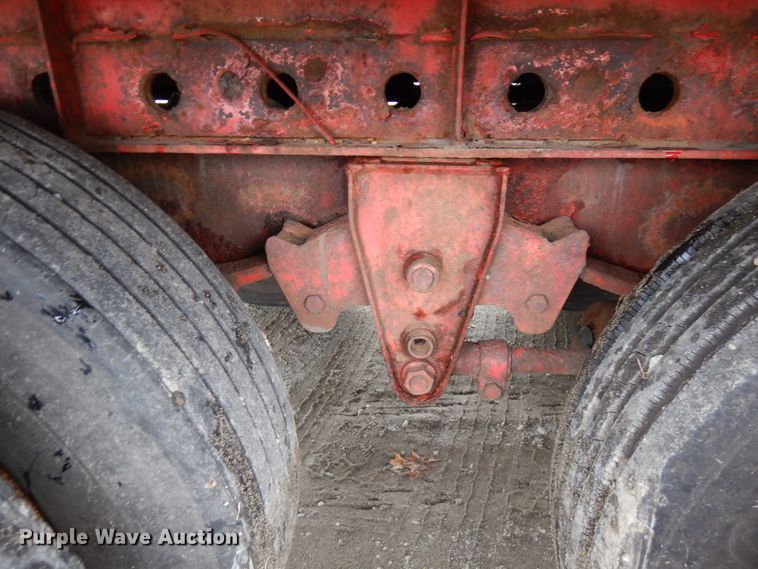 image for item HD9105 1995 Wilson CF-900 flatbed trailer