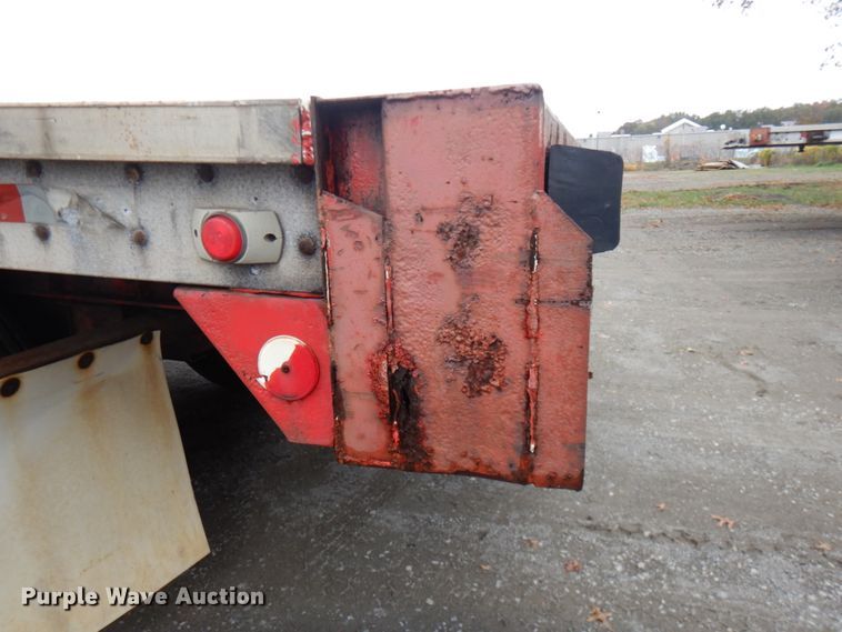 image for item HD9105 1995 Wilson CF-900 flatbed trailer
