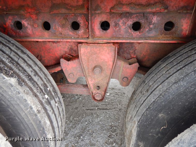 image for item HD9105 1995 Wilson CF-900 flatbed trailer