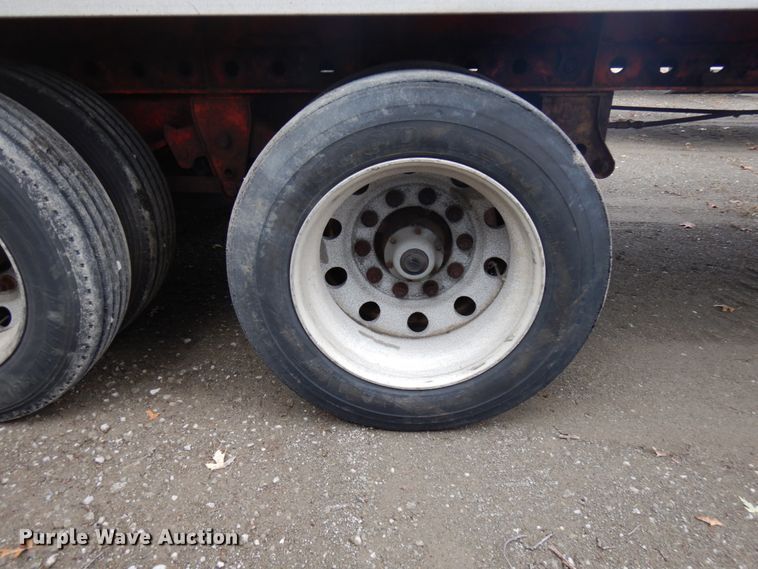 image for item HD9105 1995 Wilson CF-900 flatbed trailer