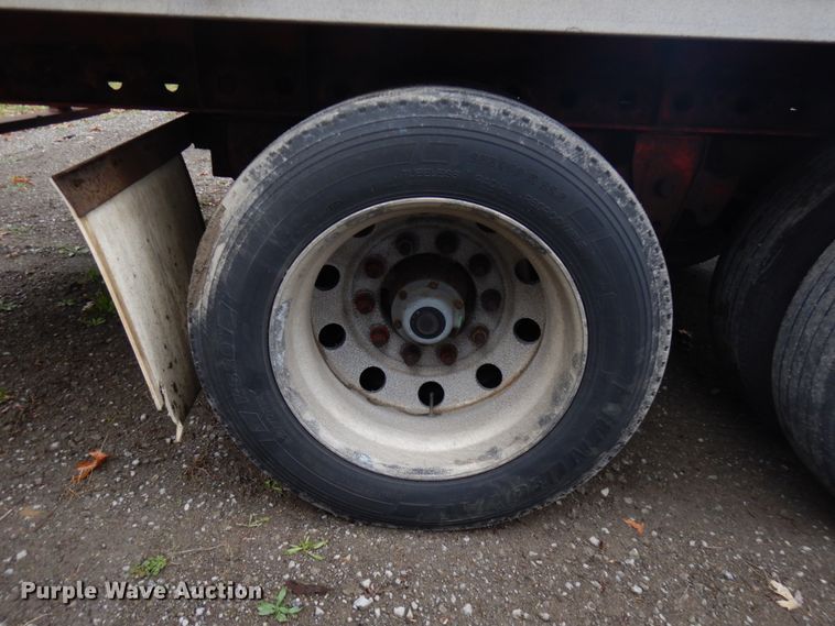 image for item HD9105 1995 Wilson CF-900 flatbed trailer