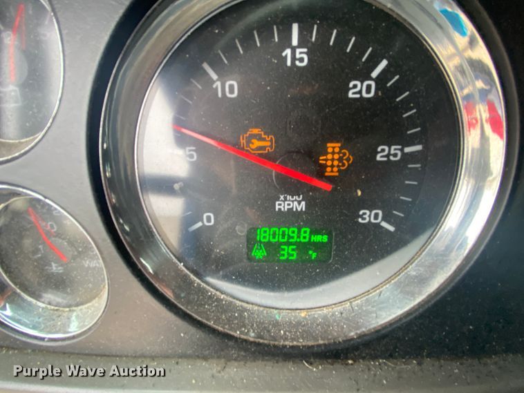 image for item HR9284 2012 Kenworth T700  semi truck