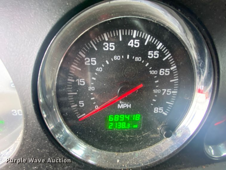 image for item HR9284 2012 Kenworth T700  semi truck