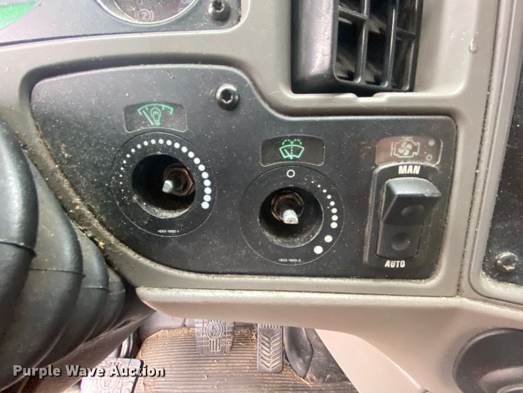 image for item HR9284 2012 Kenworth T700  semi truck