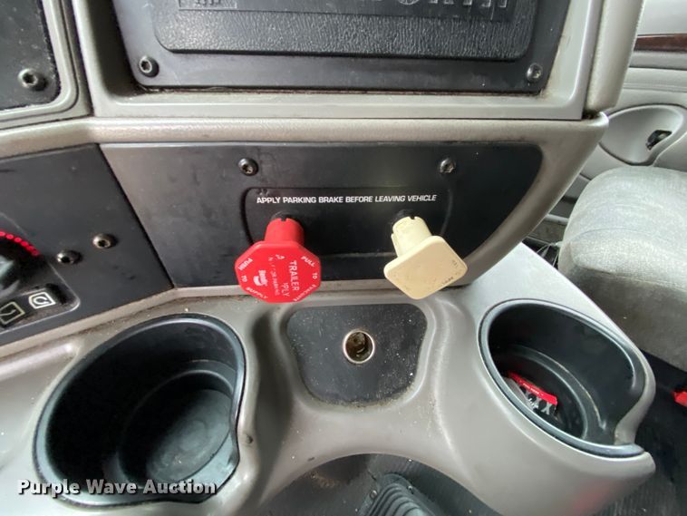 image for item HR9284 2012 Kenworth T700  semi truck