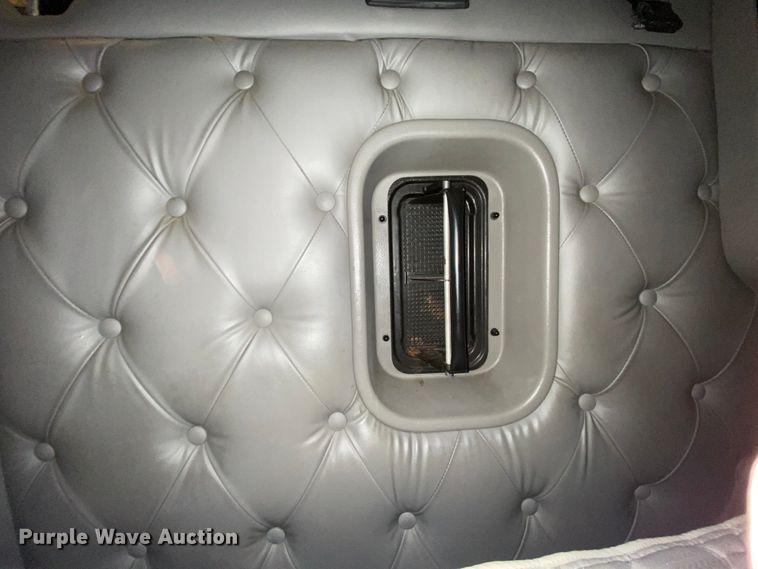 image for item HR9284 2012 Kenworth T700  semi truck