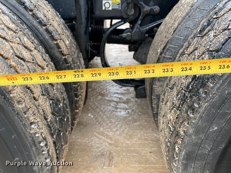 image for item HR9284 2012 Kenworth T700  semi truck