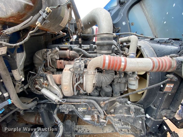 image for item HR9284 2012 Kenworth T700  semi truck