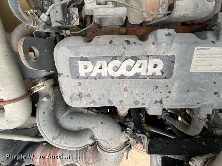 image for item HR9284 2012 Kenworth T700  semi truck