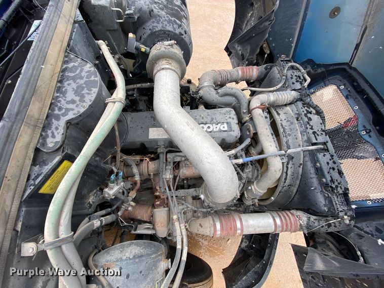 image for item HR9284 2012 Kenworth T700  semi truck