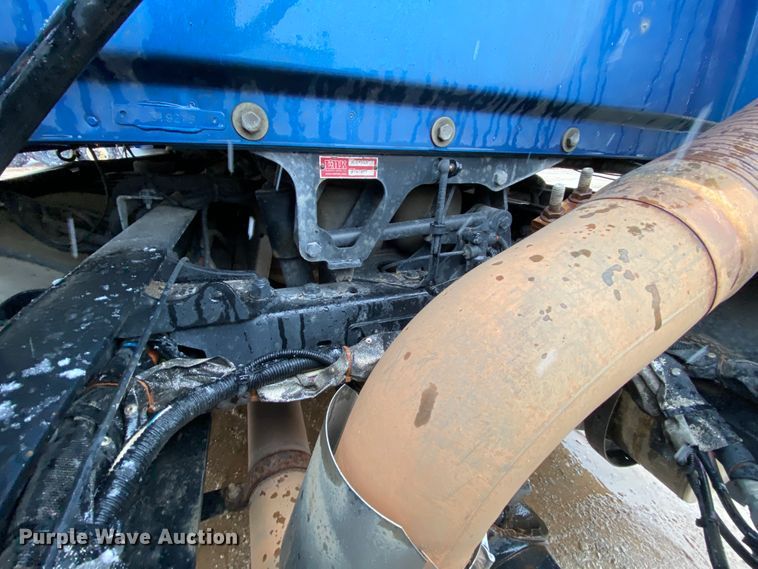 image for item HR9284 2012 Kenworth T700  semi truck