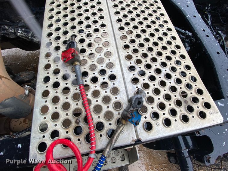 image for item HR9284 2012 Kenworth T700  semi truck