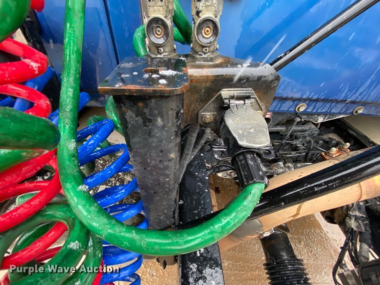 image for item HR9284 2012 Kenworth T700  semi truck