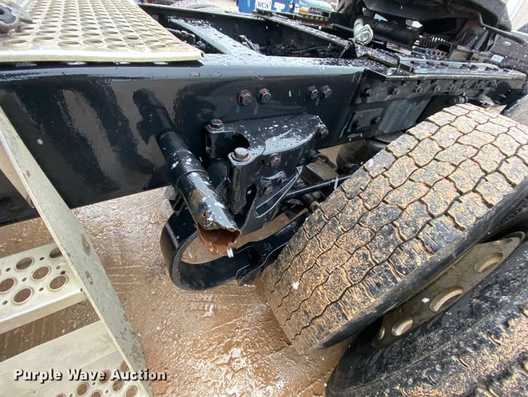 image for item HR9284 2012 Kenworth T700  semi truck