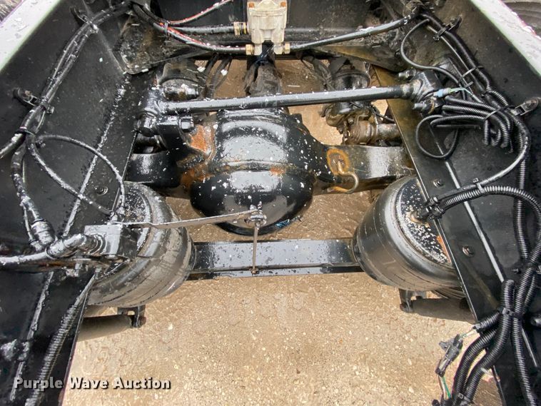 image for item HR9284 2012 Kenworth T700  semi truck