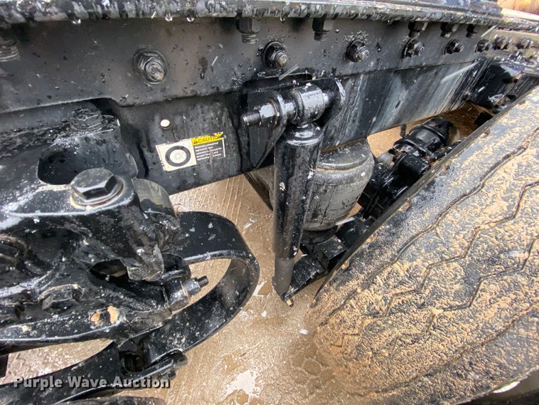 image for item HR9284 2012 Kenworth T700  semi truck