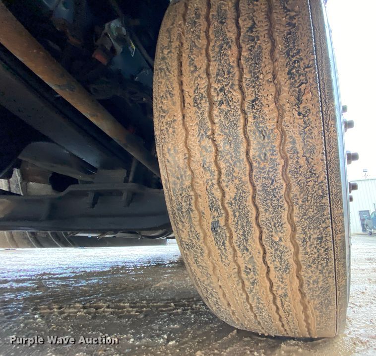 image for item HR9284 2012 Kenworth T700  semi truck