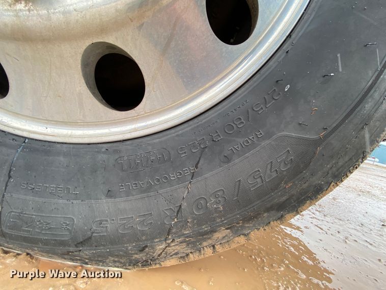 image for item HR9284 2012 Kenworth T700  semi truck