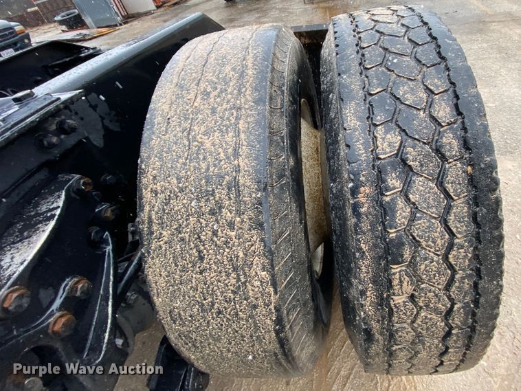 image for item HR9284 2012 Kenworth T700  semi truck