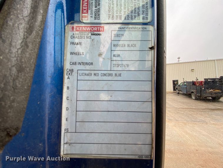 image for item HR9284 2012 Kenworth T700  semi truck