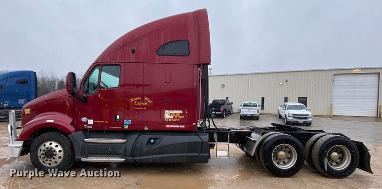 image for item HR9285 2012 Kenworth T700  semi truck
