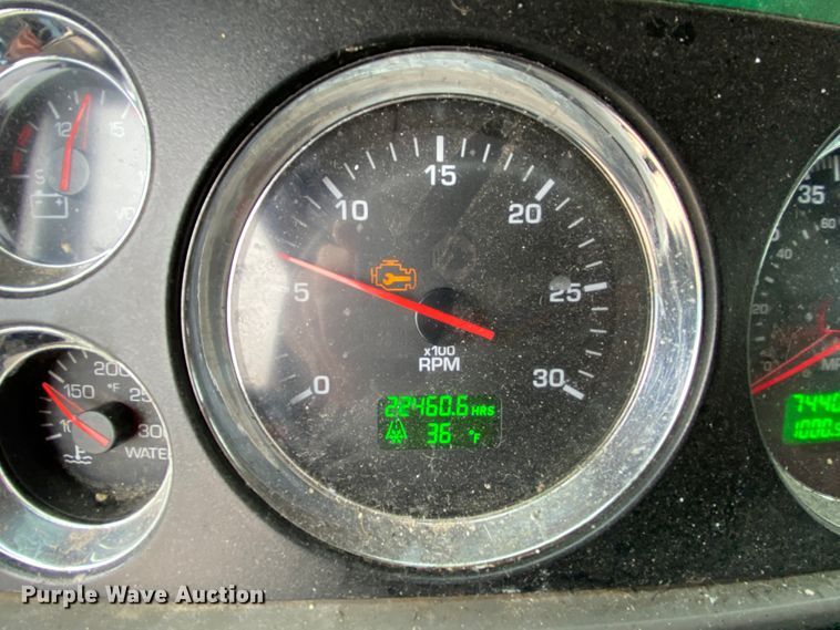 image for item HR9285 2012 Kenworth T700  semi truck