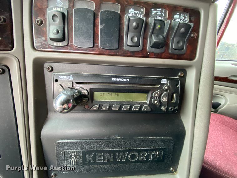 image for item HR9285 2012 Kenworth T700  semi truck