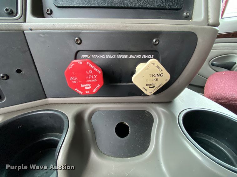 image for item HR9285 2012 Kenworth T700  semi truck