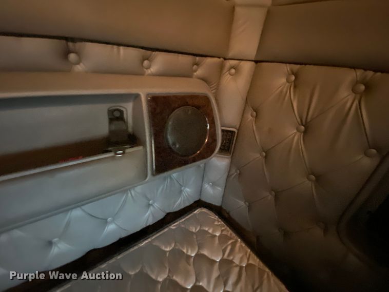 image for item HR9285 2012 Kenworth T700  semi truck