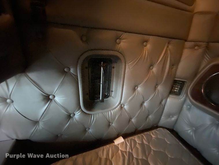 image for item HR9285 2012 Kenworth T700  semi truck