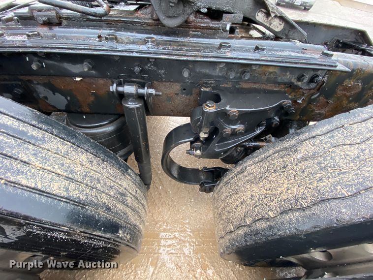 image for item HR9285 2012 Kenworth T700  semi truck