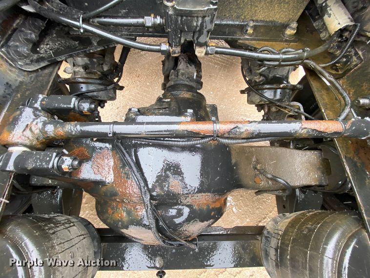 image for item HR9285 2012 Kenworth T700  semi truck