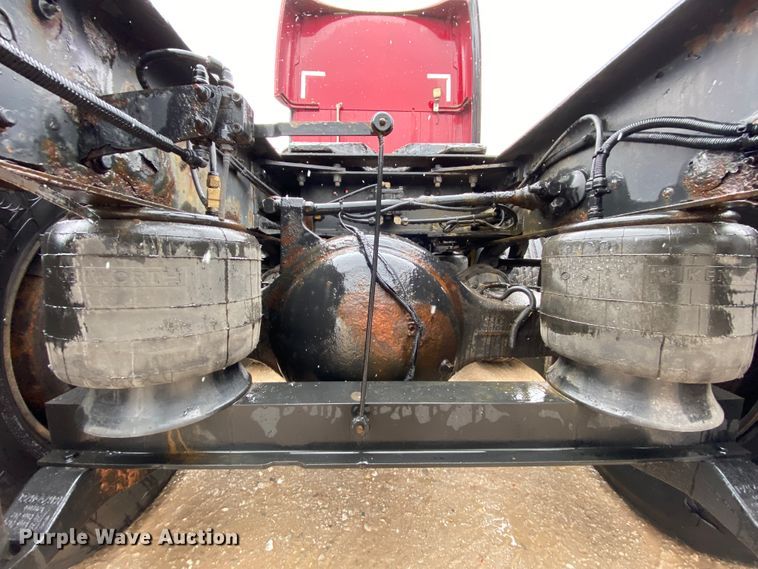 image for item HR9285 2012 Kenworth T700  semi truck