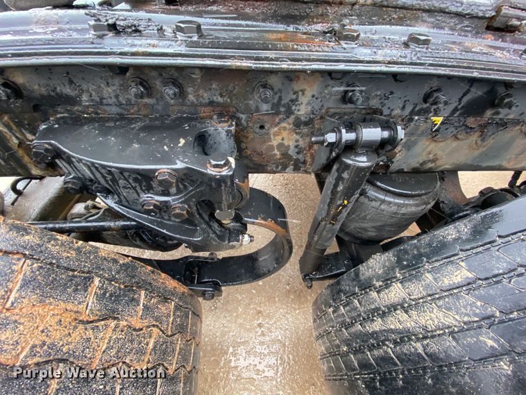 image for item HR9285 2012 Kenworth T700  semi truck