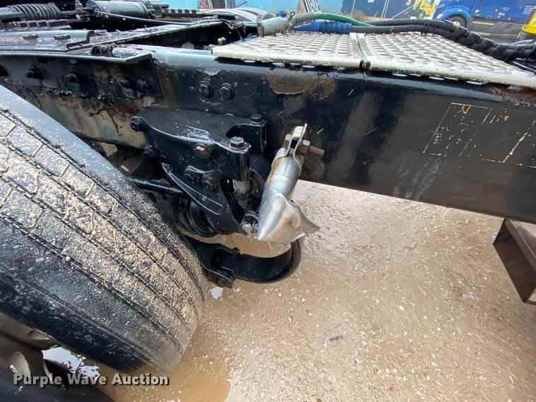 image for item HR9285 2012 Kenworth T700  semi truck