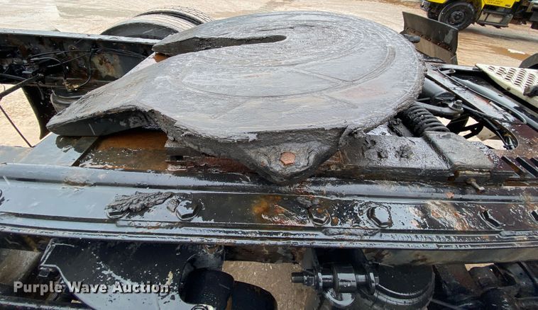 image for item HR9285 2012 Kenworth T700  semi truck