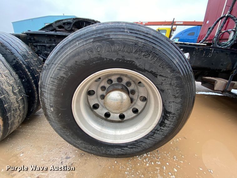 image for item HR9285 2012 Kenworth T700  semi truck