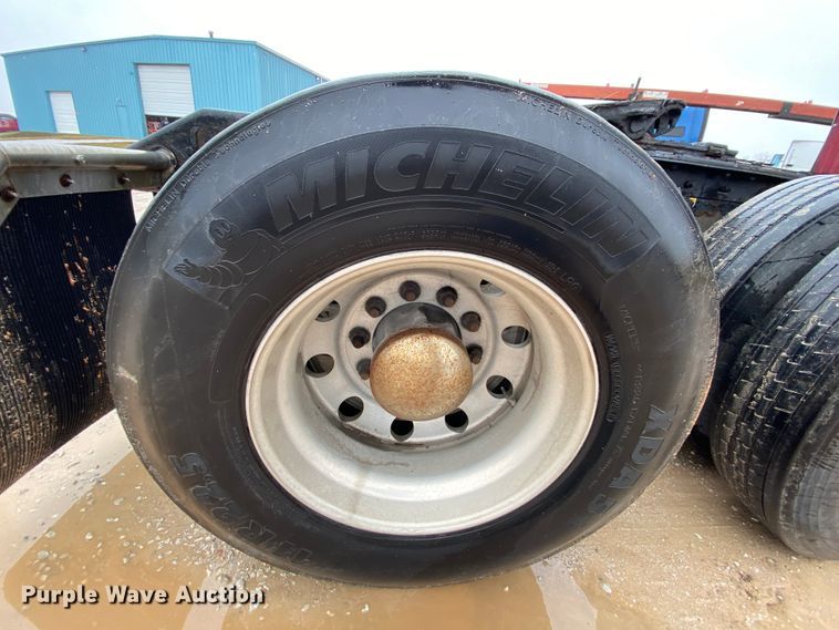 image for item HR9285 2012 Kenworth T700  semi truck