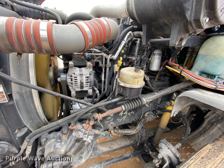 image for item HR9285 2012 Kenworth T700  semi truck